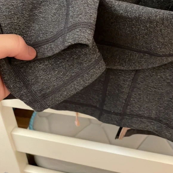 Lululemon jacket size 6 - Picture 5 of 5